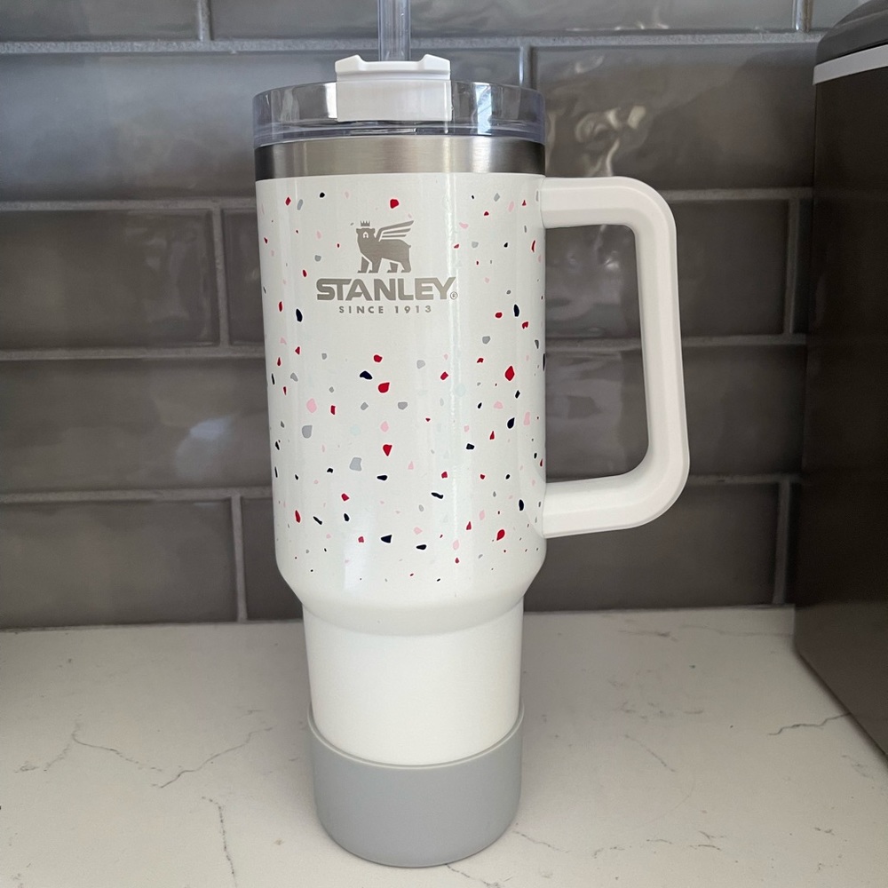 Excellent used conditionTarget exclusive pearlescent terrazzo 40 Stanley tumbler